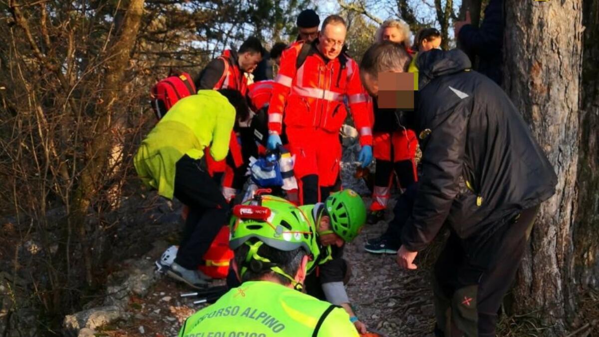 Paura lungo il Sentiero Rilke a Duino: in shock anafilattico una 44enne - 