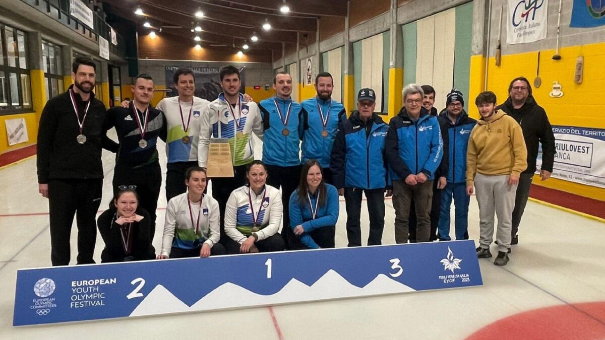 Il Palaghiaccio di Claut ospita le partite del Campionato Sloveno di curling - 