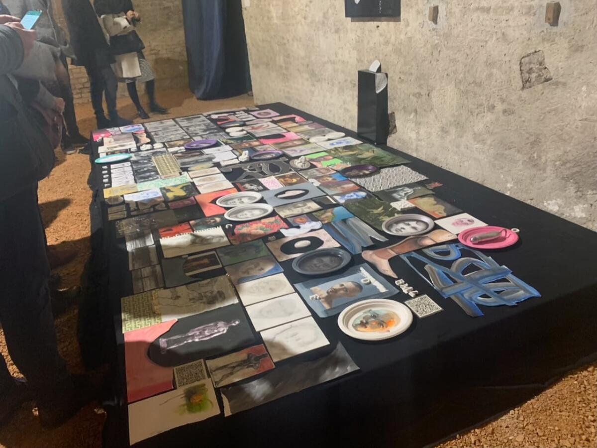 Inaugurata "Parole di pelle", mostra collettiva di opere pittoriche, installazioni, a Rivignano Teor (UD) - 