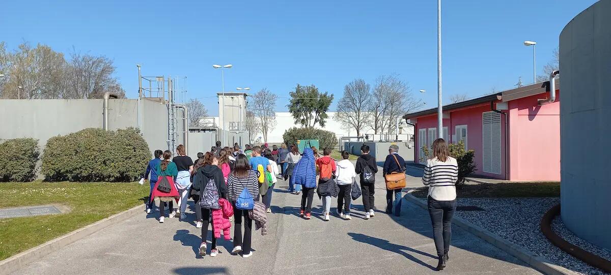 Valorizzare la risorsa idrica: scuole in visita all'impianto di depurazione del Ponte Rosso - 