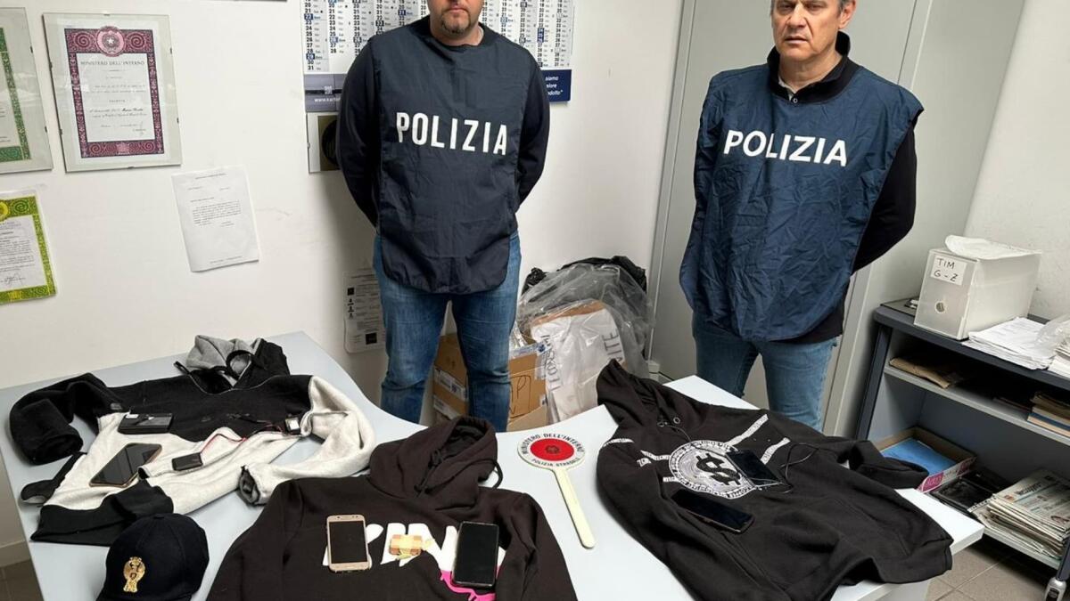 Patente col trucco: microcamere e auricolare per passare l'esame - 