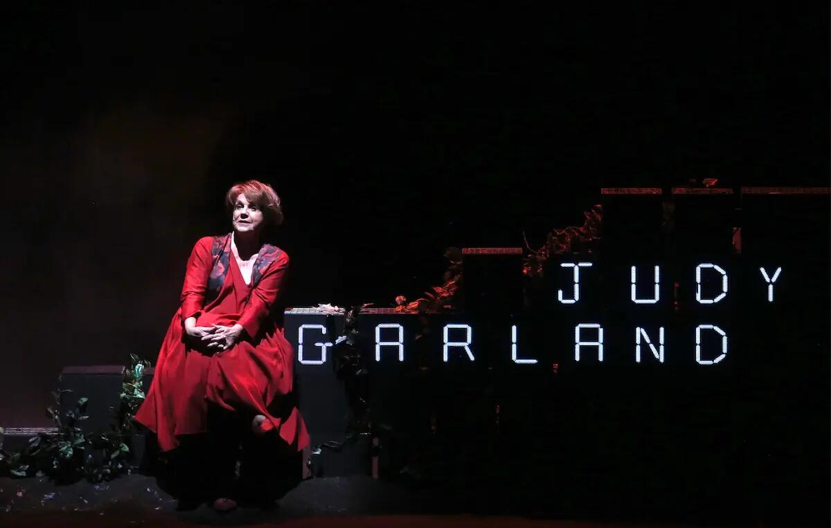 Al Teatro la Contrada, Lella Costa in "Se non posso ballare… Non è la mia rivoluzione" - 