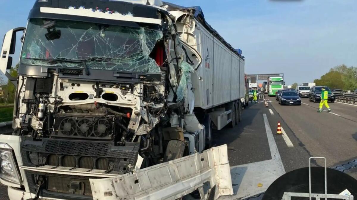 Tamponamento tra mezzi pesanti in A4: traffico in tilt, code fino a 10 km - 