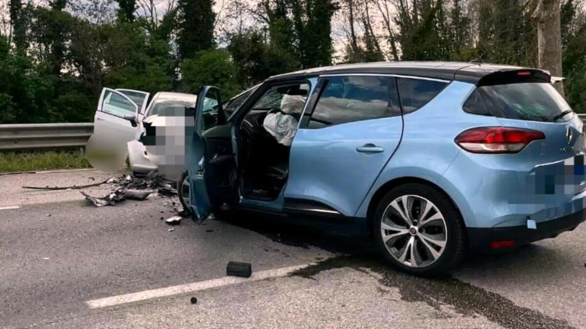 Incidente a Motta di Livenza, frontale tra due auto: gravissimo un bambino di 2 anni - 