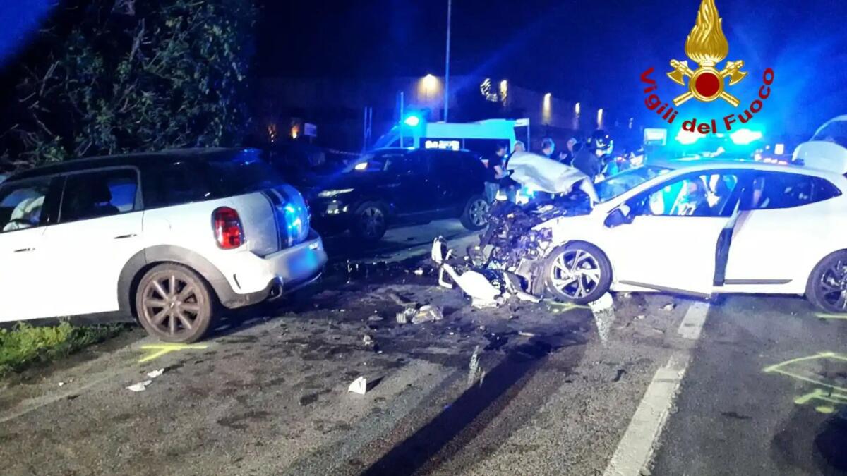 Scontro tra due auto all'incrocio: ferite le due conducenti - 