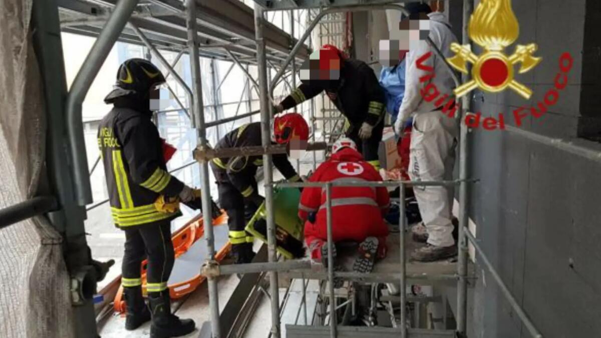Infortunio nel cantiere edile, 35enne colpito in testa da un macchinario: ferito - 
