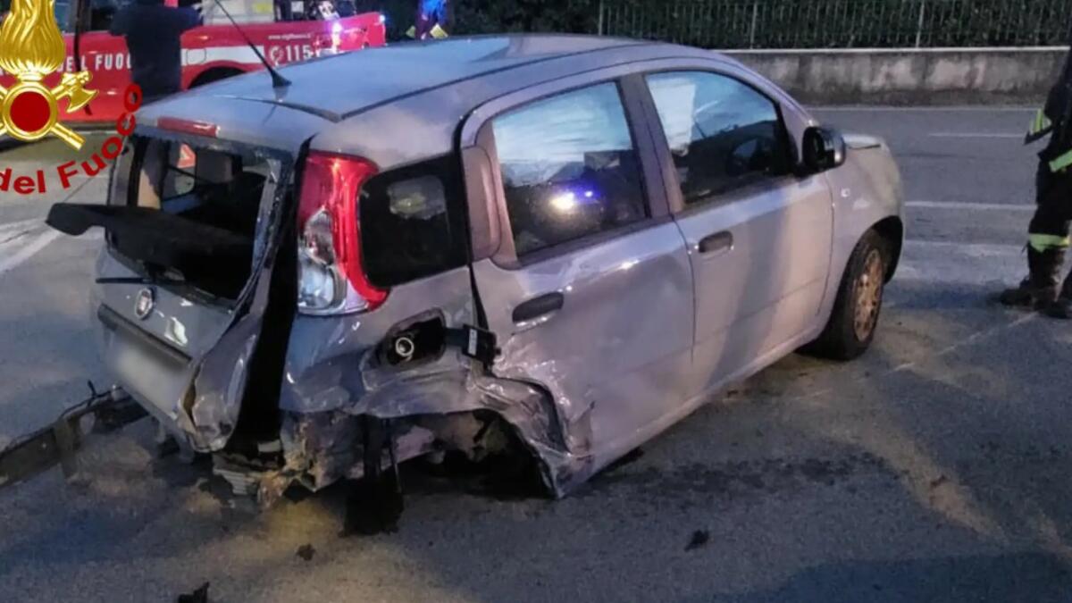 Incidente a Cassola (VI), violento scontro tra due automobili - 