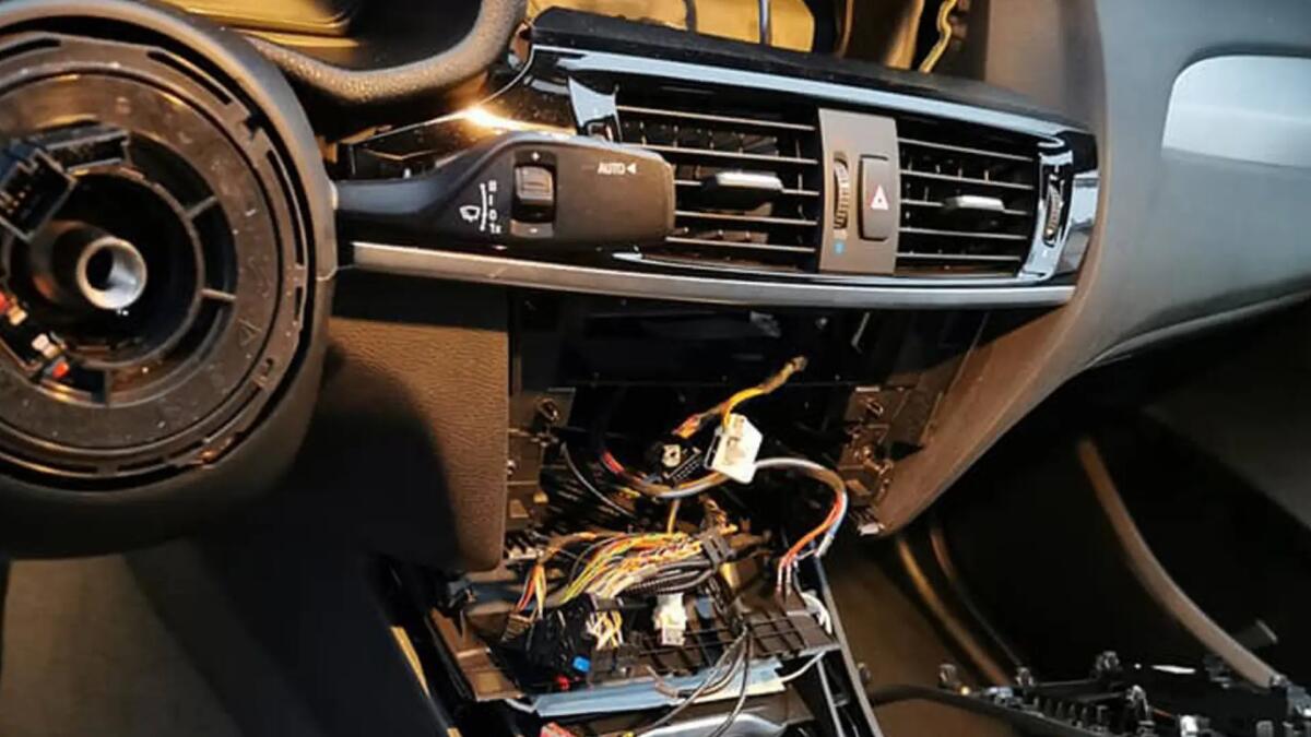 Sorpreso di notte mentre smonta una Bmw, poi la fuga: bloccato e arrestato 27enne moldavo - 