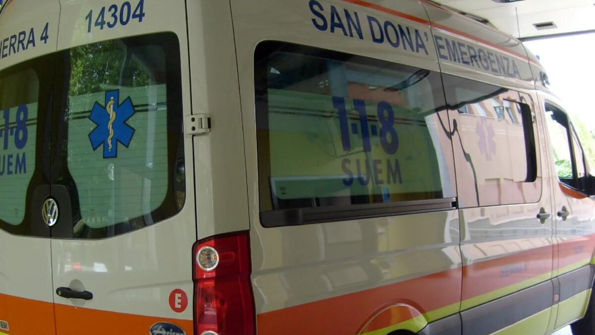 Ragazza si accascia in strada, mezz'ora di attesa per l'ambulanza a San Donà di Piave - 