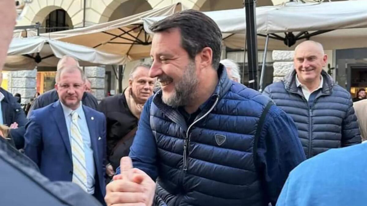 Udine, inneggia al Duce durante l'intervista a Salvini: 50enne fermato dalla Digos - 