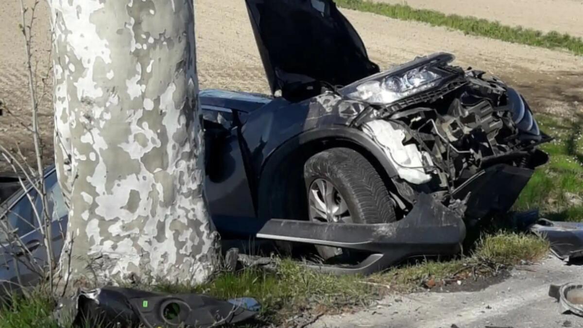 Lugugnana di Portogruaro, l'auto piomba contro un platano: grave una donna - 
