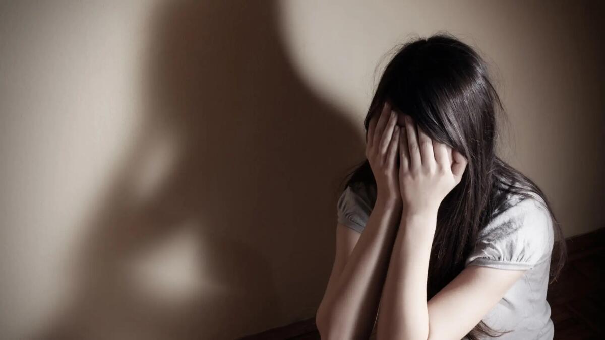 Molestava le studentesse 13enni durante la scuola: sospeso educatore - 