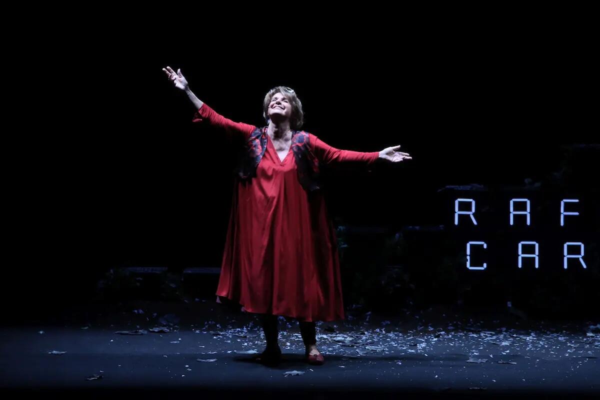 Lella Costa a Maniago e Palmanova con “Se non posso ballare… non è la mia rivoluzione” - 