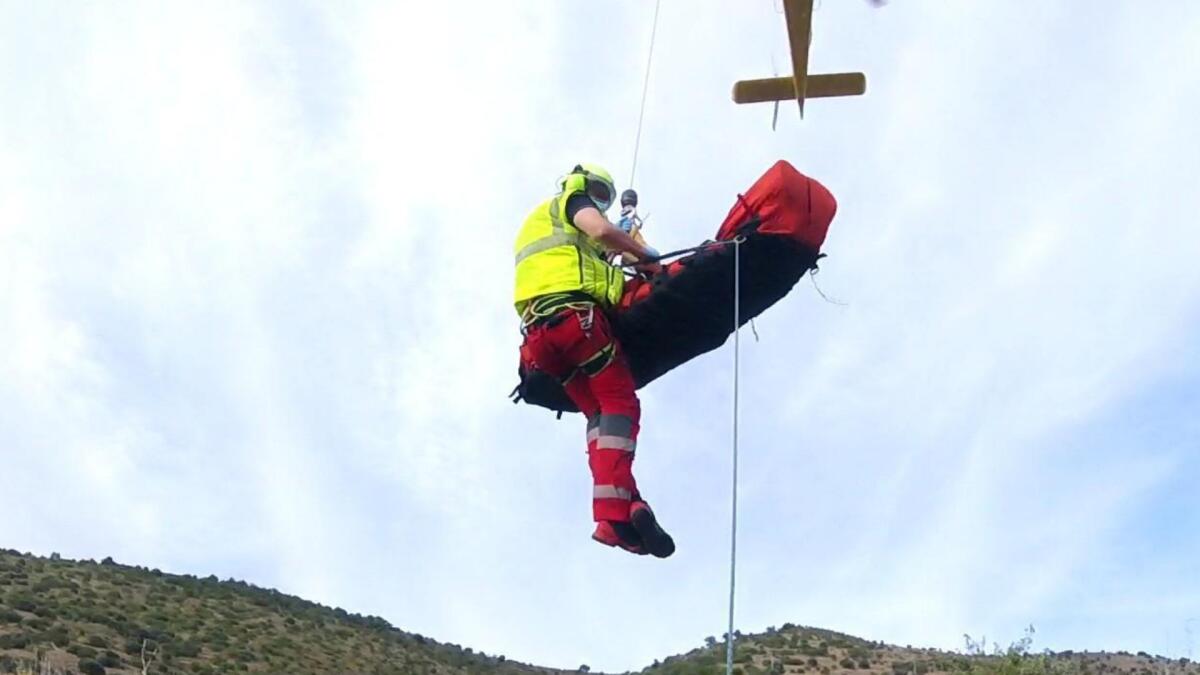 Precipita poco dopo il lancio con il parapendio: soccorsa una 18enne - 
