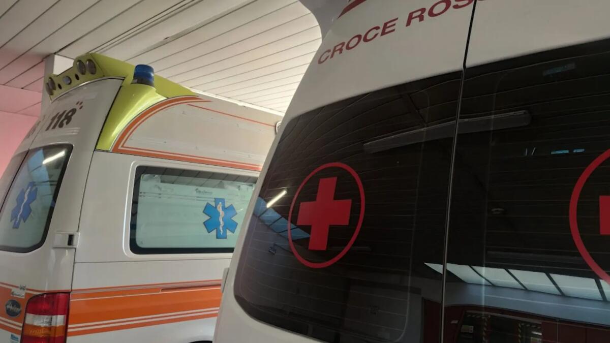 Gonars, 40enne travolto da un carrello alle gambe: infortunio sul lavoro all'alba - 