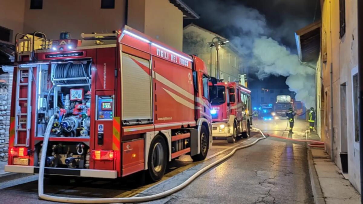 Paura nella notte a Codroipo, scoppia l'incendio in un'abitazione - 