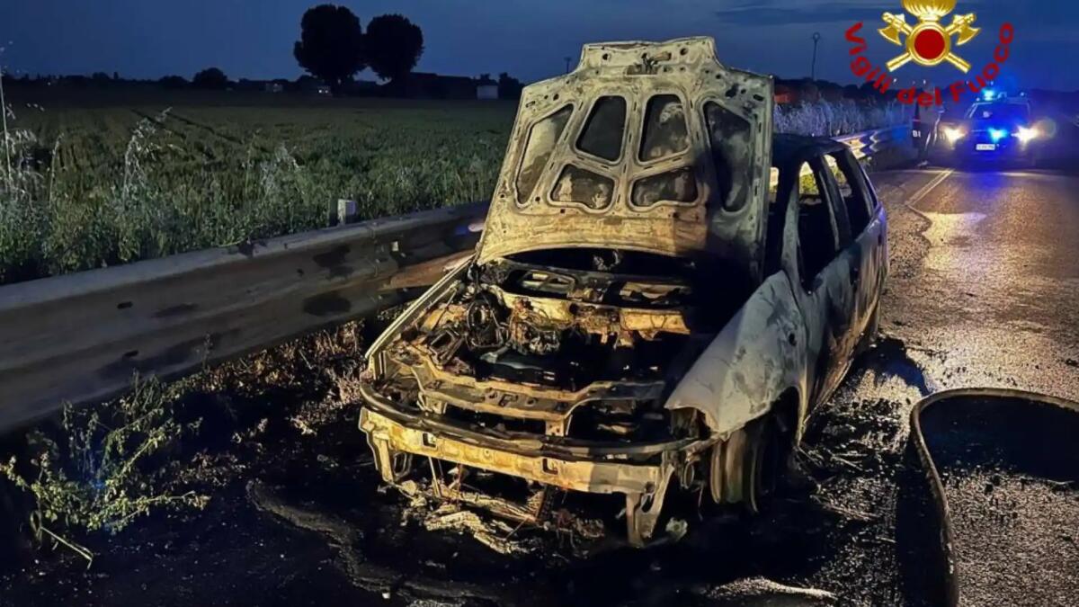L’auto a gpl prende fuoco in marcia: il conducente si mette in salvo - 