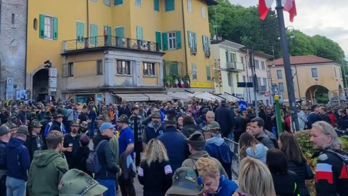 Improvviso malore tra la folla in piazza Matteotti a Udine, rianimato sul posto: gravissimo - 