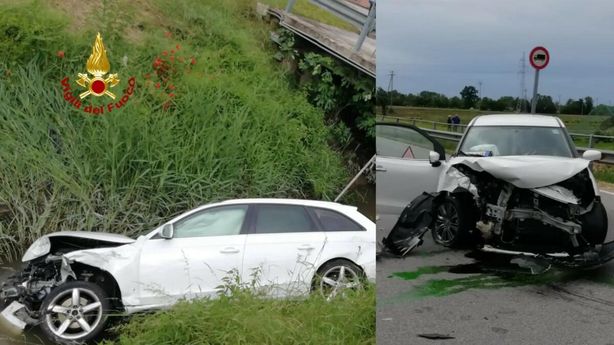 Pauroso scontro tra 2 auto, una finisce rovesciata nel fossato: due feriti -