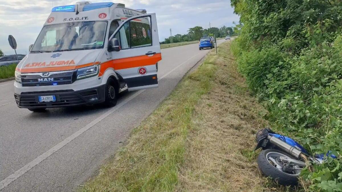 Scontro tra auto e moto a Terenzano di Pozzuolo: ferito il centauro - 
