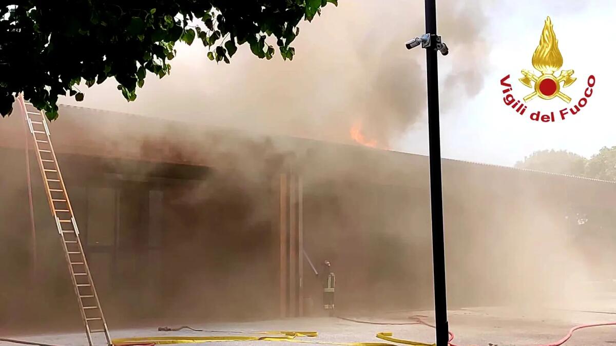 Incendio a Salgareda, brucia l'azienda Agricola Sandre - 