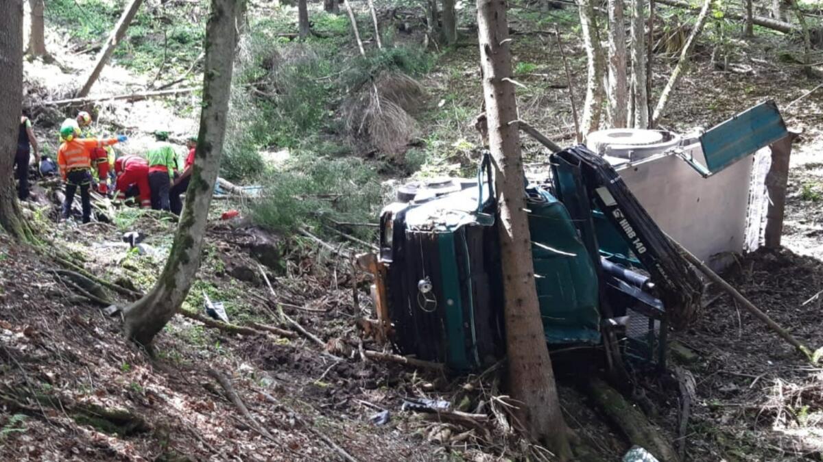 Vola nella scarpata con il furgone: morto Manuel Di Giusto, sbalzato dal mezzo - 