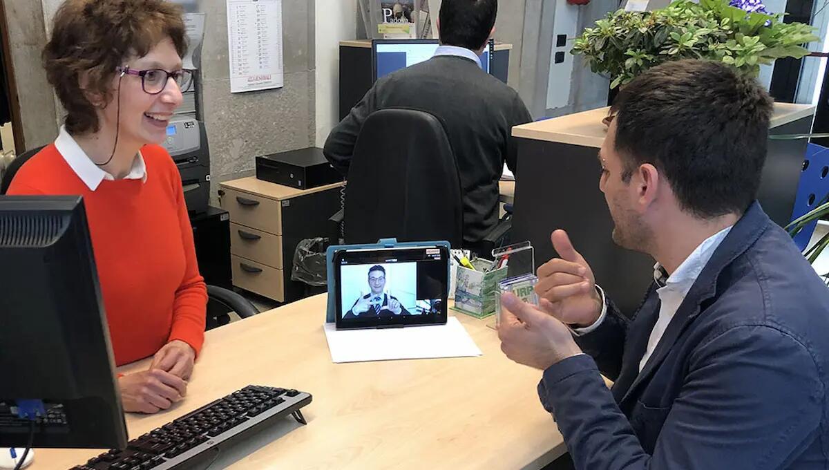 Lo spin off di Ca' Foscari Veasyt rende accessibili in lingua dei segni gli sportelli pubblici della Sapienza - 