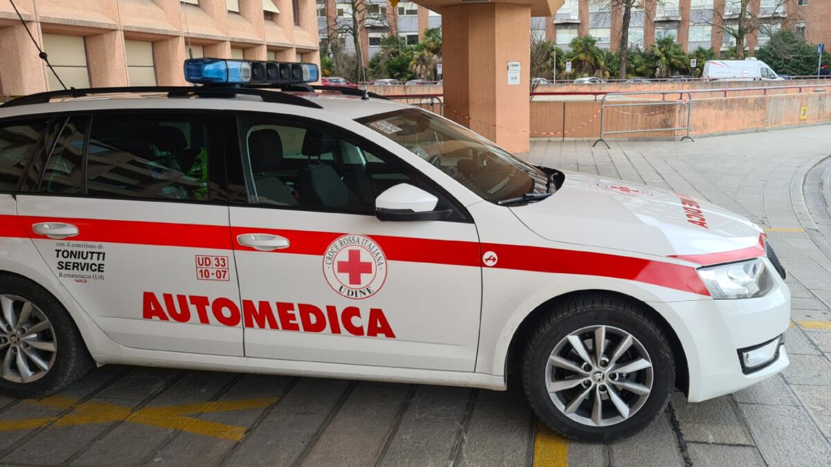 Pauroso scontro tra 2 auto a Pozzuolo: un morto e un ferito grave - 