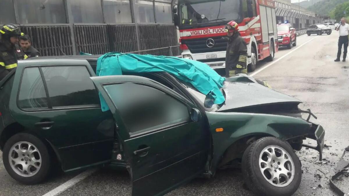Tragico incidente a Valdagno, auto contro muro: 57enne morto sul colpo - 
