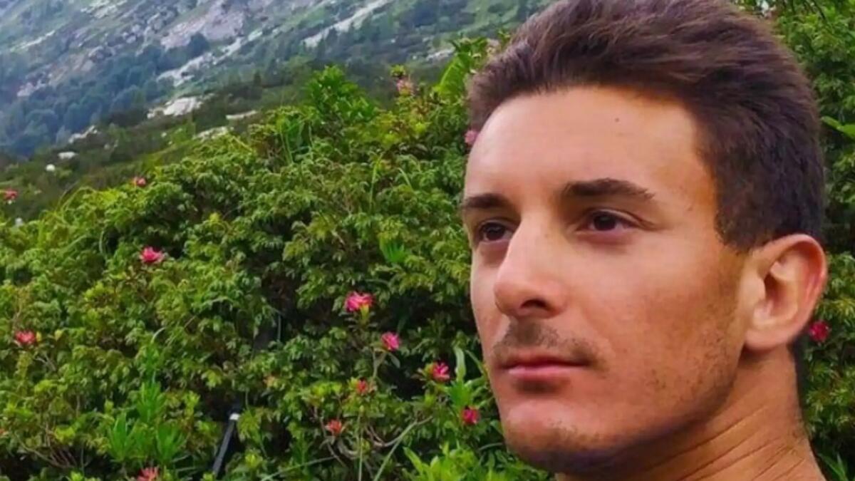 Colpito da un ramo mentre taglia l'erba: morto l'infermiere 28enne Fabio Bellan -