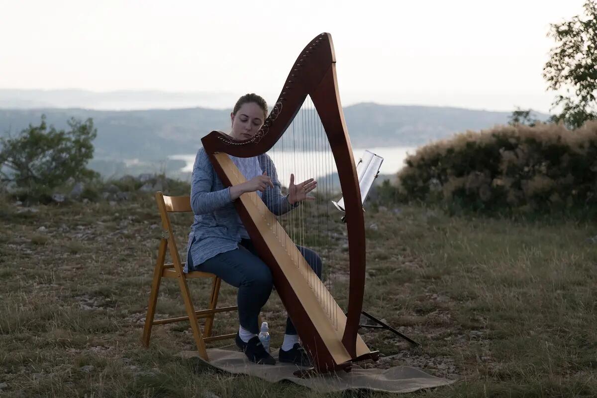 Al Castello di Miramare il duo pianistico Pollice, a Muggia l'Arpa celtica di Manzutto - 