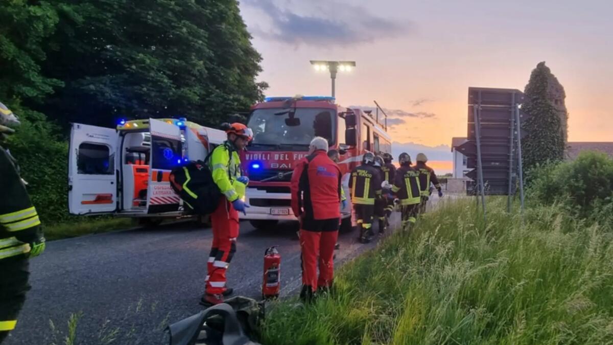 Schianto con l'auto contro l'albero a Camino al Tagliamento: grave 27enne - 
