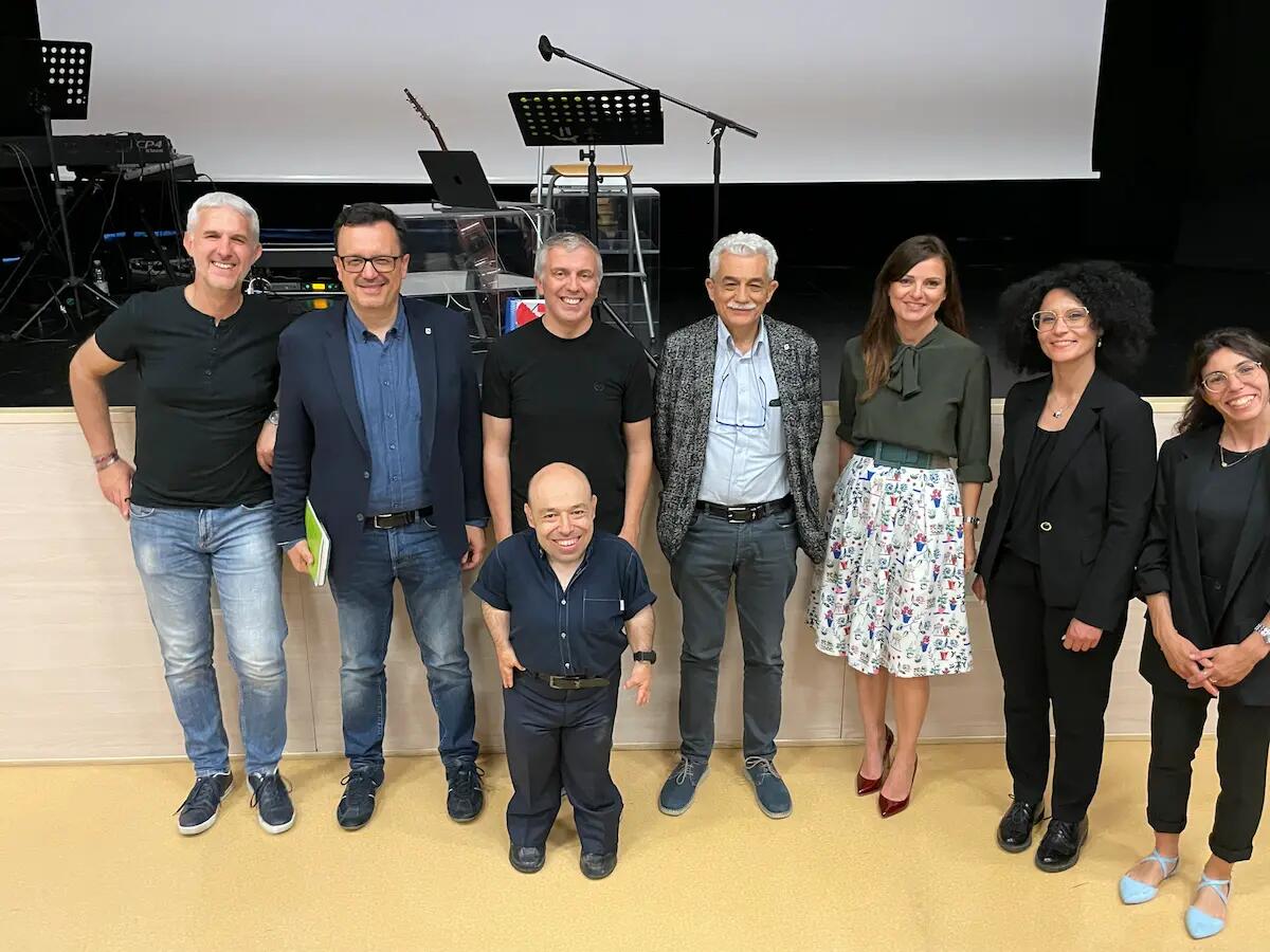 Siamo fatti di-versi perché siamo poesia, la diversità come ricchezza portata sul palco da Guido Marangoni - 