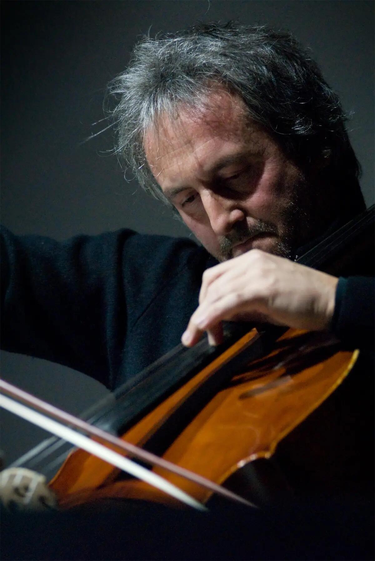 Mario Brunello e la giusta distanza tra Bach e Weinberg alle Settimane musicali al teatro Olimpico -