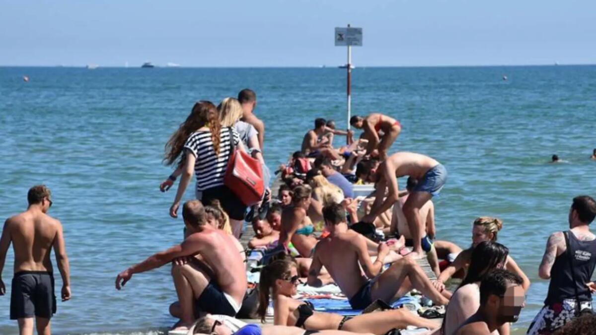 Si tuffa dal pontile e batte la testa sul fondale, 17enne rischia la paralisi - 