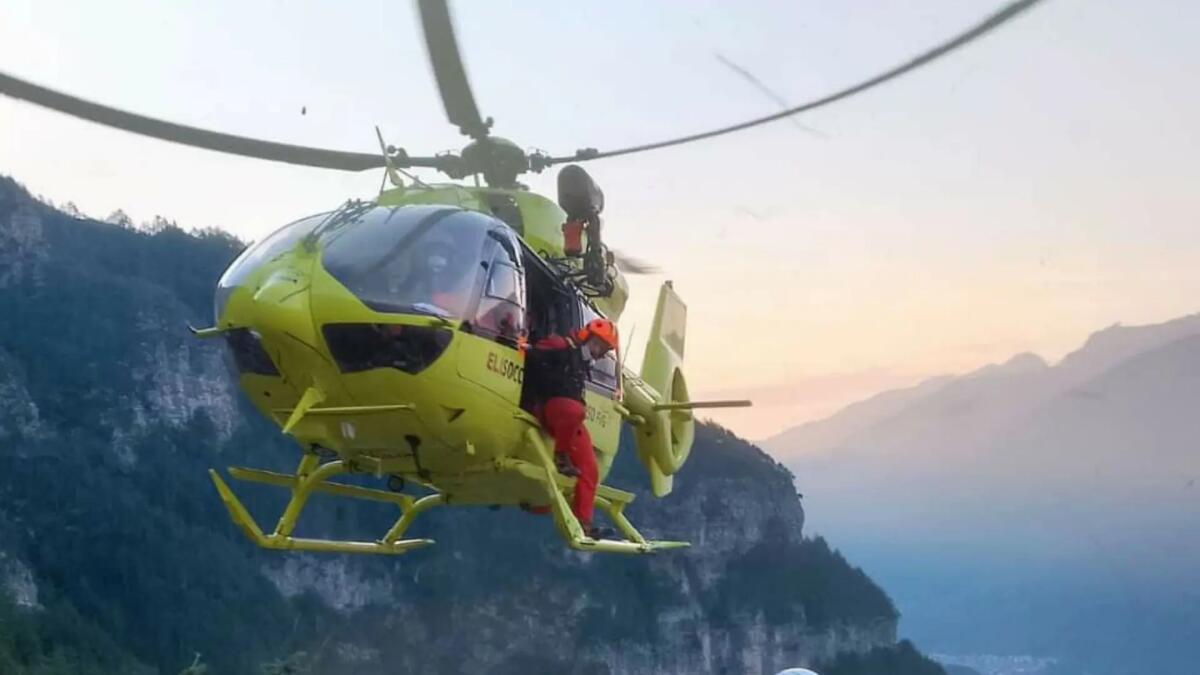 Cade per 30 metri sul Jôf di Montasio: soccorso escursionista - 