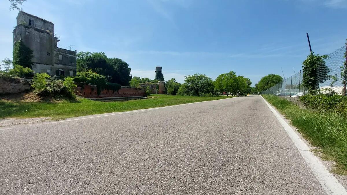 Punta Sabbioni, un primo tratto di riqualificazione del waterfront con la ciclovia nazionale "Trieste-Venezia" -