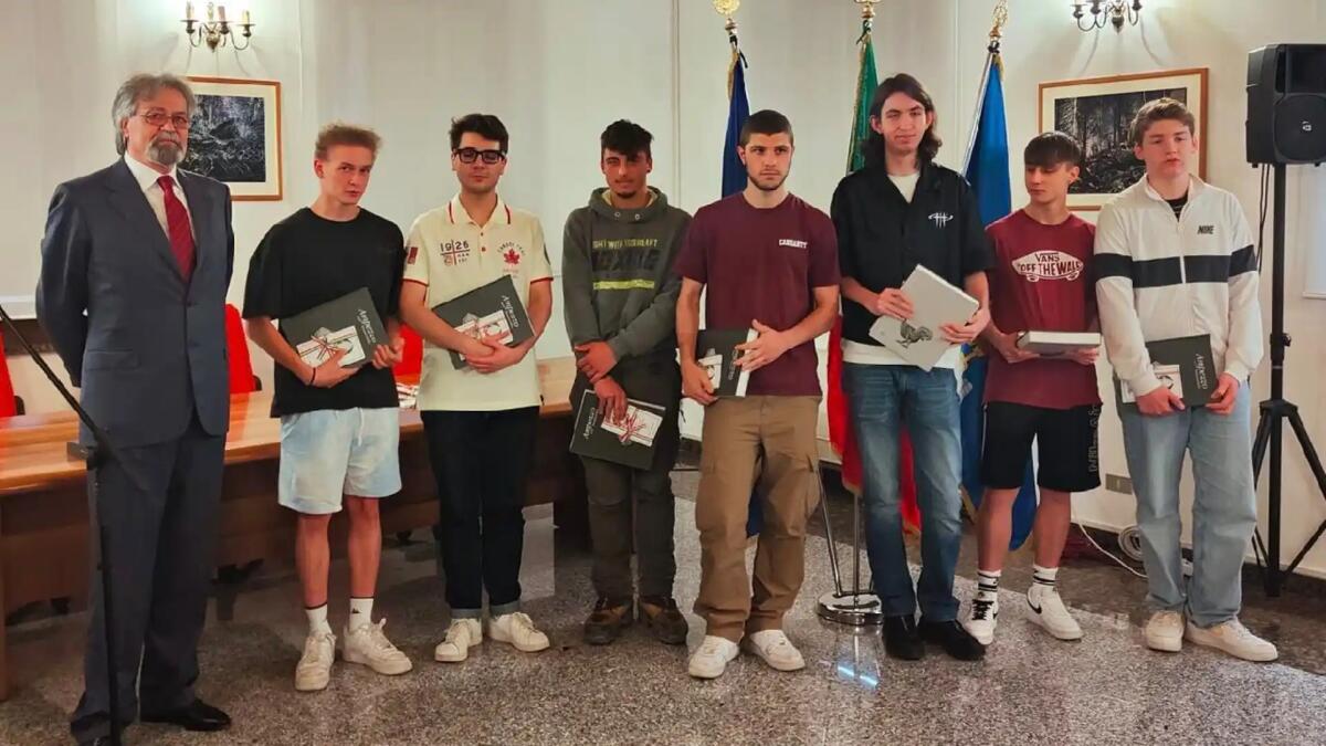 Ai neo diciottenni di Ampezzo una copia della Costituzione - 