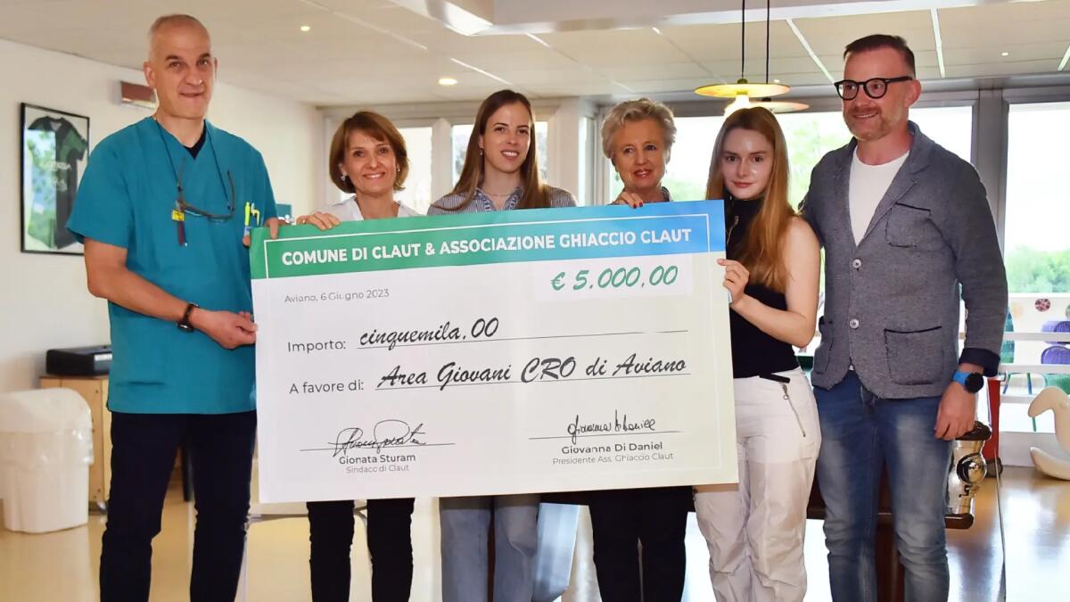 Carolina Kostner al Cro per consegnare il ricavato dello spettacolo di Claut - 