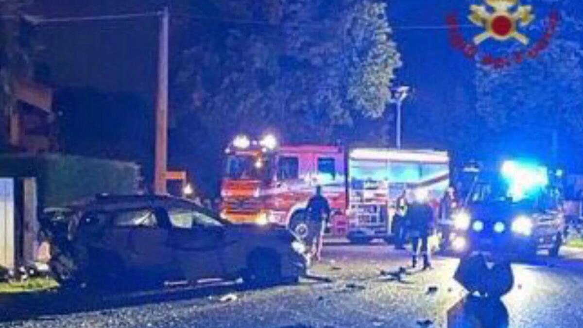 Incidente a Fossalta di Piave, una persona rimane incastrata tra le lamiere dell'auto - 