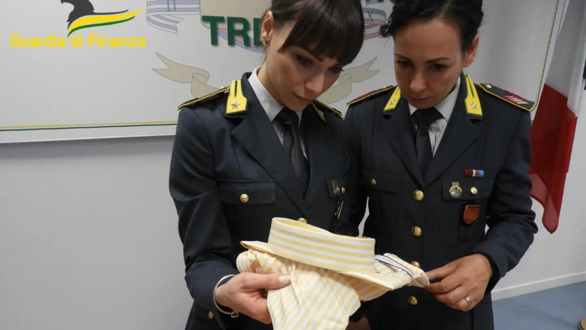 Camicie di alta sartoria “Made in Italy”, ma prodotte in Romania: sequestrate - 