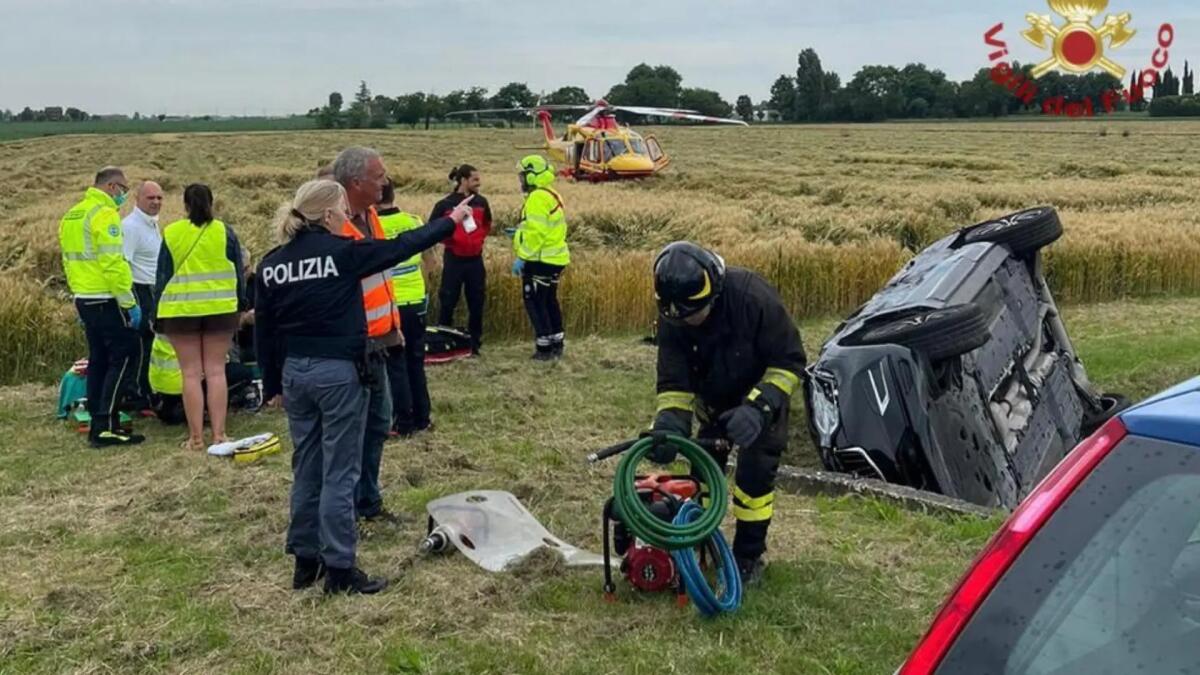 Violento scontro tra mezzo pesante ed auto, autista incastrato tra le lamiere -