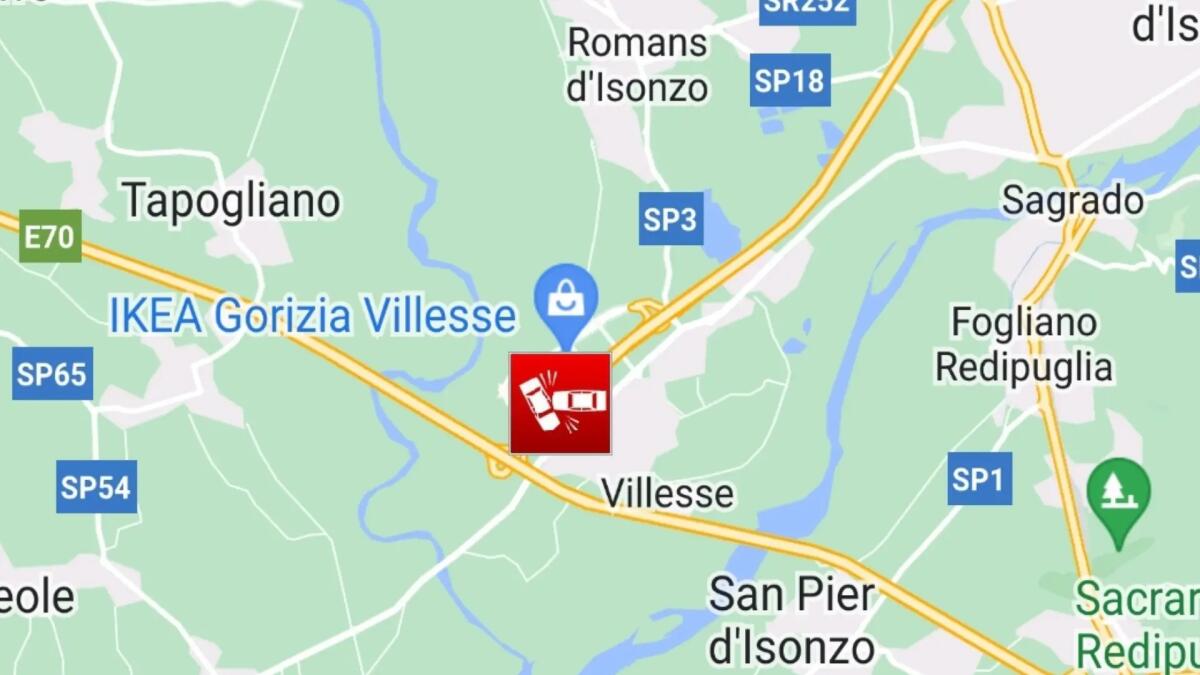 Paura in A4 a Villesse, scontro tra moto ed auto: due feriti - 