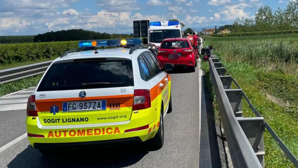 Ciclista investito da un'auto sulla SS14 tra Palazzolo e Muzzana: ferito - 