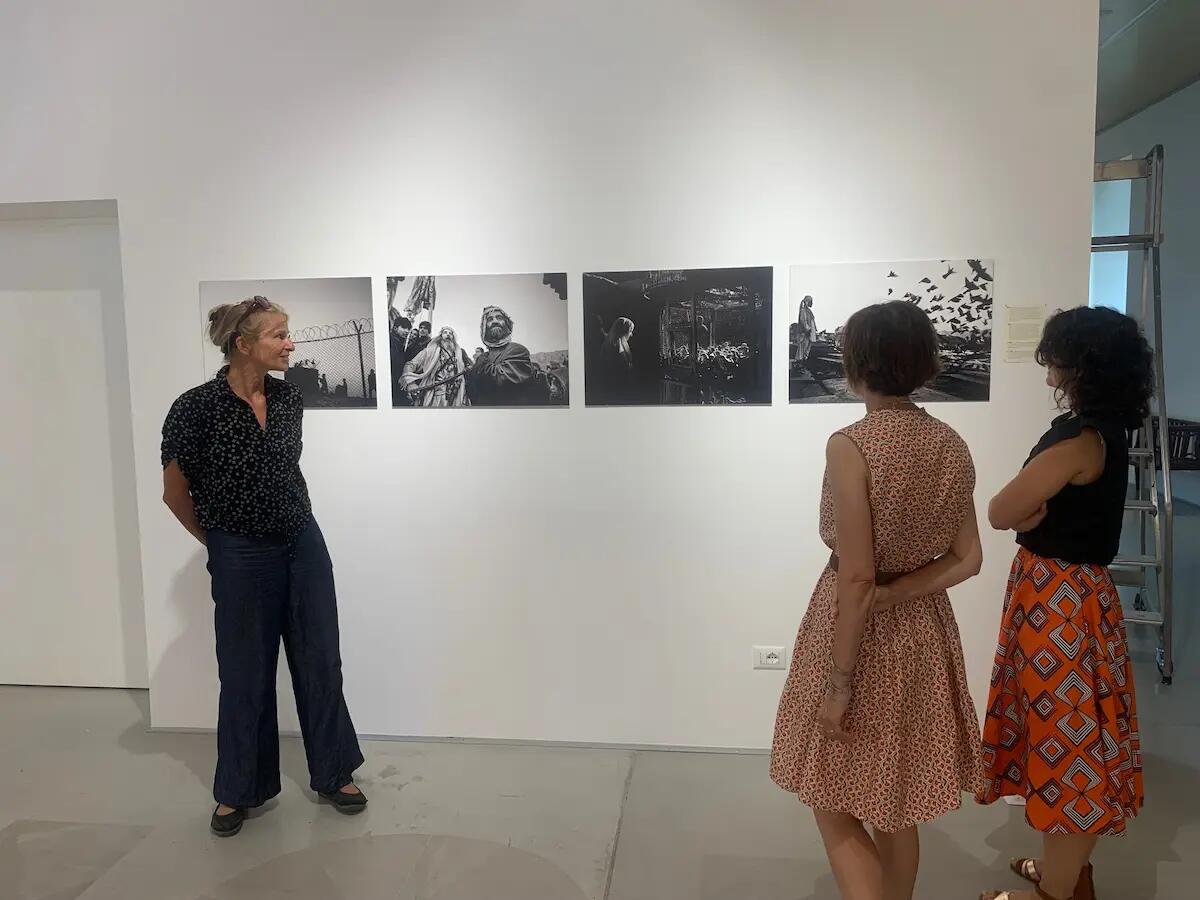 Geografie sommerse: la mostra fotografica di Monika Bulaj al Magazzino delle Idee di Trieste - 