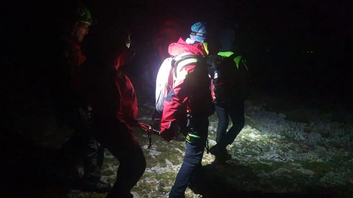Senza imbrago e casco in ferrata, recuperati nella notte due giovani escursionisti - 