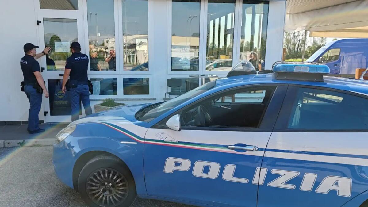 Raduno "tuning" di oltre 150 auto e moto: chiuso il Bar dell'area di servizio “Q8” a Fiume Veneto - 