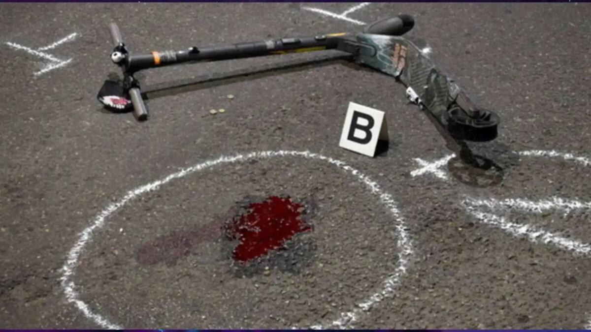 Dramma a Bibione: cade dal monopattino, 62enne muore sulla pista ciclabile -