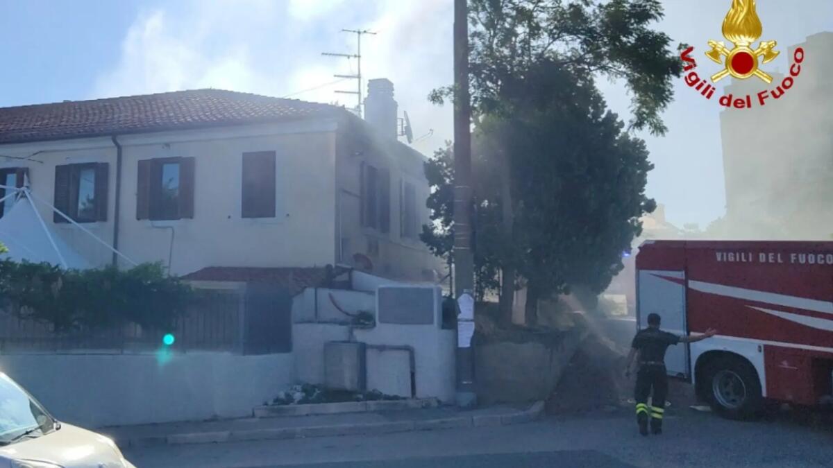 Scoppia l'incendio nella villetta a schiera, deceduti 4 cani - 