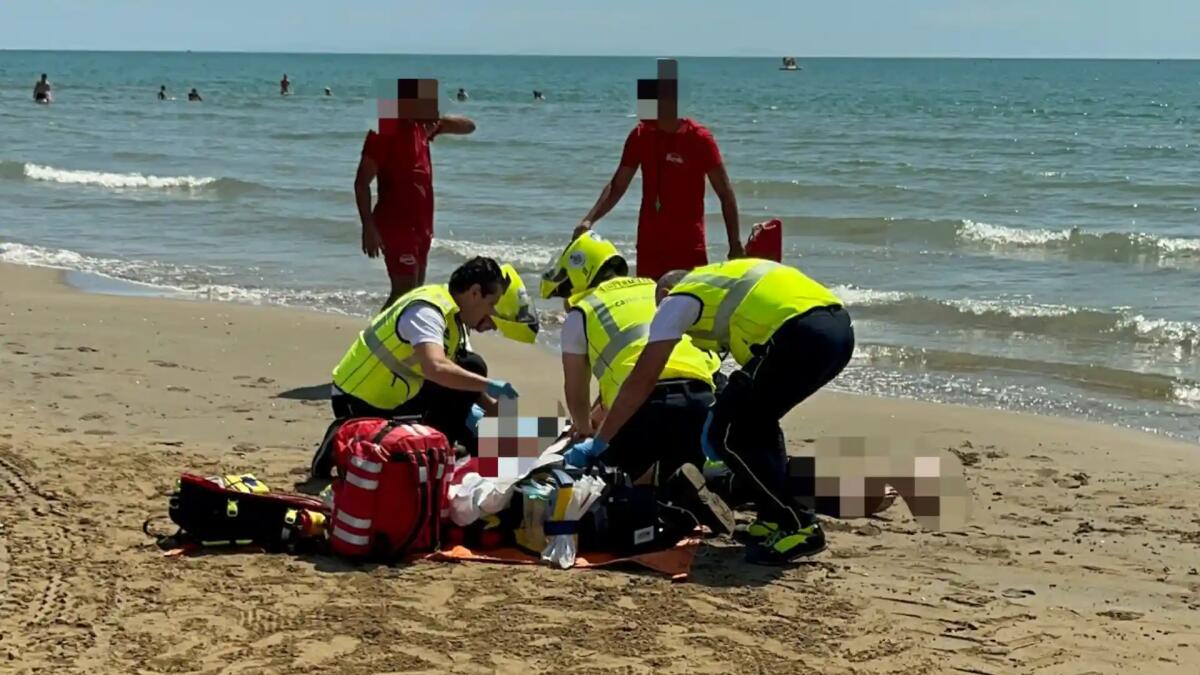 Rischia di annegare a Lignano Riviera dopo il malore in mare: soccorso 80enne - 
